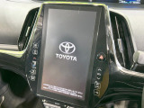 【メーカー純正11型ナビ】インテリアに溶け込むスタイリッシュな「専用設計」メーカーナビを装備♪視認性や操作性など基本性能にも優れ、より上質なカーライフをお楽しみいただけます。