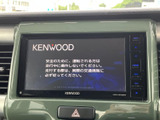 使いやすいインターフェースを備えたナビ・オーディオシステムです。安全運転のため、運転中の操作は控えましょう。快適なドライブをサポートします。