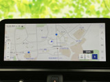 地図が画面いっぱいに表示され、現在地や周辺の道路を確認しやすい仕様です。目的地設定の表示もあり、初めての場所へのお出かけでも行き先を把握しやすく便利です。