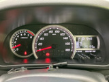 速度計を中心に各種表示がまとまり、運転に必要な情報を確認しやすいメーターまわりです。表示の位置関係が把握しやすく、走行中の視線移動にも配慮されています。