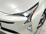 【LEDヘッドライト】悪天候や夜間走行時も良好な視界を確保し安心して運転できる高輝度LEDヘッドライトを装備!点灯速度が早く、消費電力も抑えられています。