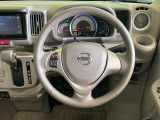 インテリアに合わせたデザインのステアリングは、運転される方のことも考え、運転しやすい形状、大きさです。是非一度、実際に触ってお確かめください。