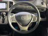 【ステアリングスイッチ】運転中、前方から目線をそらすことなく、オーディオ等の操作が可能な便利機能!安心&快適なドライブを演出してくれます♪