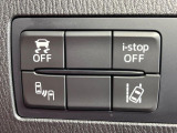 【レーンキープアシストシステム】高速道路走行時、車線からはみ出しそうな時にステアリングを制御し車線内を走行する様にアシスト。より安全な運転をサポートしてくれます!