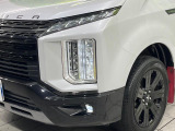 【LEDヘッドライト】悪天候や夜間走行時も良好な視界を確保し安心して運転できる高輝度LEDヘッドライトを装備!点灯速度が早く、消費電力も抑えられています。
