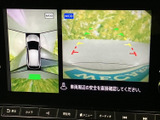 駐車時の安全性を高めるバックモニター。狭い場所でも、周囲の状況を把握しやすく、スムーズな駐車をサポートします。初心者の方にも安心の装備です。