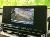 駐車時の安全性を高めるバックモニター。ガイドライン表示で、狭い場所でもスムーズな駐車をサポートします。