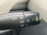 操作しやすいウインカーレバーで、安全な車線変更をサポートします。直感的に操作できるので、運転に集中できます。