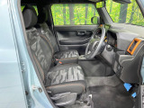 運転席まわりには十分なスペースがあり、大柄な方でもゆったり運転していただける環境です。