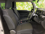 運転席からの視界は広く、周囲の状況を把握しやすいです。座り心地も良く、長距離運転でも疲れにくいでしょう。