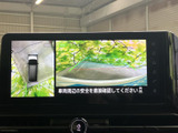 リヤビューモニターが、駐車時の安全性を高めます。狭い場所でもスムーズな駐車操作をサポートし、運転の負担を軽減します。