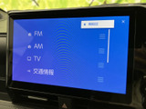 お気に入りの音楽やラジオをクリアな音質で。様々なメディアに対応し、快適なドライブを演出します。直感的な操作で、簡単に設定変更も可能です。