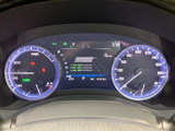 メーターパネルは視認性が高く、運転に集中できるよう設計されています。各種情報が一目で確認できます。