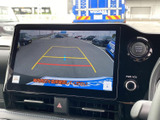 車両後方の映像とガイド線を画面で確認でき、駐車時の周囲確認をサポートします。後退時に障害物との距離感をつかみやすく、狭い場所での車庫入れにも便利です。