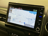明るく見やすい画面で、運転に集中しながらもナビゲーションをしっかり確認できます。スムーズなルート案内で、目的地まで快適です。