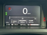 視認性の高いメーター類が、運転に必要な情報を的確に伝えます。運転状況を把握しやすく、安全運転をサポートします。