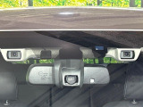 【アイサイトVer3】前方の車両等を検知し、衝突しそうな時は警報で注意を促し、ブレーキを踏む力をサポート。ブレーキを踏めなかった場合は衝突被害軽減ブレーキが作動、衝突回避をサポートします。