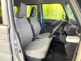 運転席シート廻りは使用感も少なく、良好な状態となっています。前オーナー様が丁寧に使っていたことがよくわかりますね。
