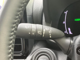 レバー上に各操作位置を示すマークが並び、運転席から表示を確認しやすい配置です。雨天時などに手元で扱う装備として、必要な操作を把握しやすく、日常の運転に役立ちます。