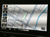 見やすい地図画面で、目的地までのスムーズな道案内をサポート。渋滞情報もリアルタイムで確認でき、より効率的なルート選択が可能です。