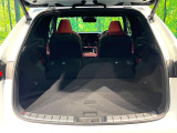 【パワーバックドア】スマートキーや運転席のボタンを押すだけでリアゲートが自動で開閉します!荷物を持っている時や、高い位置にあるバックドアを閉める際に便利な機能です♪