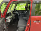 運転席からの視界は広く、運転操作もスムーズに行えます。快適なドライビングポジションで、安全運転をサポートします。