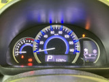 視認性の高いメーター類が、運転に必要な情報を分かりやすく表示します。運転状況を常に把握でき、安全運転をサポートします。