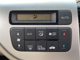 【エアコン】『エアコン装備』の画像になります。暑い夏でも寒い冬でも、車内に快適な空気を届けるので、いつでも快適な車内空間を創り上げます!