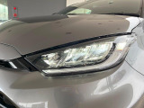 【三眼LEDヘッドライト】スタイリッシュな見た目の三眼LEDヘッドライトを装備♪スタイルだけでなく、夜間の走行も視界良好で安心してお乗りいただけます。