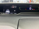 視認性の高いメーター類で、運転に必要な情報を分かりやすく表示します。運転状況を常に把握でき、安全運転をサポートします。