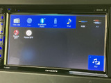 多彩なソースに対応し、ドライブをより楽しく演出。Bluetooth接続でスマホの音楽も楽しめます。見やすい画面で操作も簡単です。