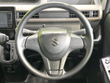 インテリアに合わせたデザインのステアリングは、運転される方のことも考え、運転しやすい形状、大きさです。是非一度、実際に触ってお確かめください。