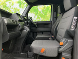 運転しやすい運転席周りのレイアウト。操作性に優れたデザインで、快適なドライブをサポートします。