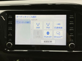 AM・FMや交通情報に加え、USB、Bluetooth、Miracastの選択肢を表示。聴きたい音源に合わせて選びやすく、移動中の音楽や情報収集など、日常のさまざまな場面で活用できます。
