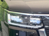 【LEDヘッドライト】悪天候や夜間走行時も良好な視界を確保し安心して運転できる高輝度LEDヘッドライトを装備!点灯速度が早く、消費電力も抑えられています。