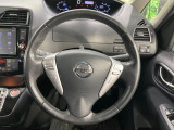 【純正革巻きステアリング】上質な革を使用することで、手にしっかり馴染みとても運転しやすいハンドルです♪
