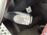 【全車速追従機能付クルーズコントロール】高速道路での長距離走行が楽に!!自動で速度を保つクルーズコントロールが、衝突軽減システムと連携し、前方の車両を感知して車間を保つように速度調節してくれます!!