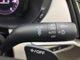 操作しやすいウインカーレバーで、安全な車線変更をサポートします。スムーズな操作で、周囲にしっかりと意思表示できます。
