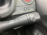 操作感の良いウインカーレバーは、スムーズな車線変更をサポート。安全な運転に貢献します。