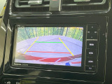 【バックカメラ】駐車時に後方がリアルタイム映像で確認できます。大型商業施設や立体駐車場での駐車時や、夜間のバック時に大活躍!運転スキルに関わらず、今や必須となった装備のひとつです!