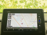 鮮明な地図表示で、目的地までスムーズに案内してくれます。渋滞情報もリアルタイムで確認できます。