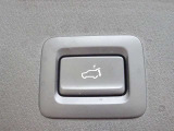 【パワーリアゲート】キーのスイッチまたは車両の各種スイッチを操作することにより、リアゲートが自動で開閉します。