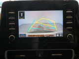 バックガイドモニターで、後方を確認しながら安心して駐車することができます。運転初心者も熟練者も必須の機能ですよ!