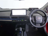 洗練されたデザインのインパネが、車内空間に上質な印象を演出。操作系がすっきりとまとめられ、運転中も視線移動が少なく快適です。