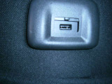 携帯の充電に便利なUSB端子が装備されております。