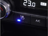 【シートベンチレーション】シートに取り付けられたファンでシート表面の空気を吸い込み、シートの表面を換気してくれます。夏の暑い日でも快適なドライブをお楽しみいただけます。