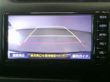 バックモニター付き。 車両後方の映像が画面に表示されるので、車庫入れが苦手な人も安心です。ただし、目視確認もお忘れなくお願いいたします。