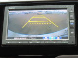 リアワイドカメラシステム!従来の視野に加えて、後方側方を約180&deg;まで見えるワイドビューと、後方を真上から見たような視野で駐車時などに便利なトップダウンビューの3つの視野があります!