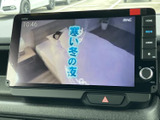 テレビ番組を画面で視聴できる装備です。停車中の待ち時間にも映像を楽しめ、画面表示が大きく内容を確認しやすいのも魅力。お出かけ先での休憩時間にも車内で活用いただけます。