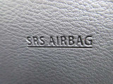 運転席側にSRS二-エアバックシステムを採用 万一の際の安全性を高めました